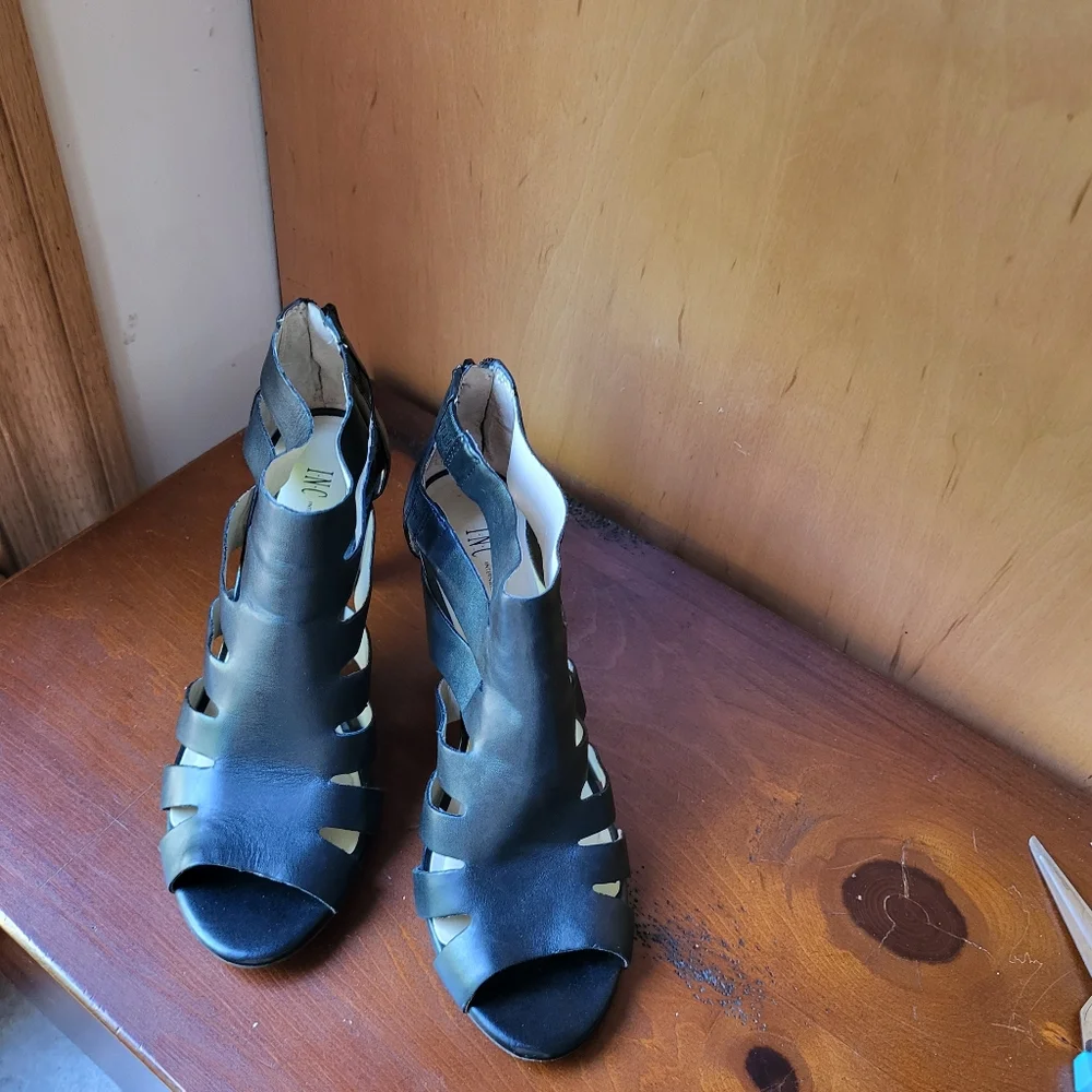 NEW Leather Sandals with Back Zipper - Size 7.5
